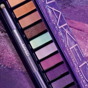 Urban Decay Ultraviolet Eyeshadow Palette
